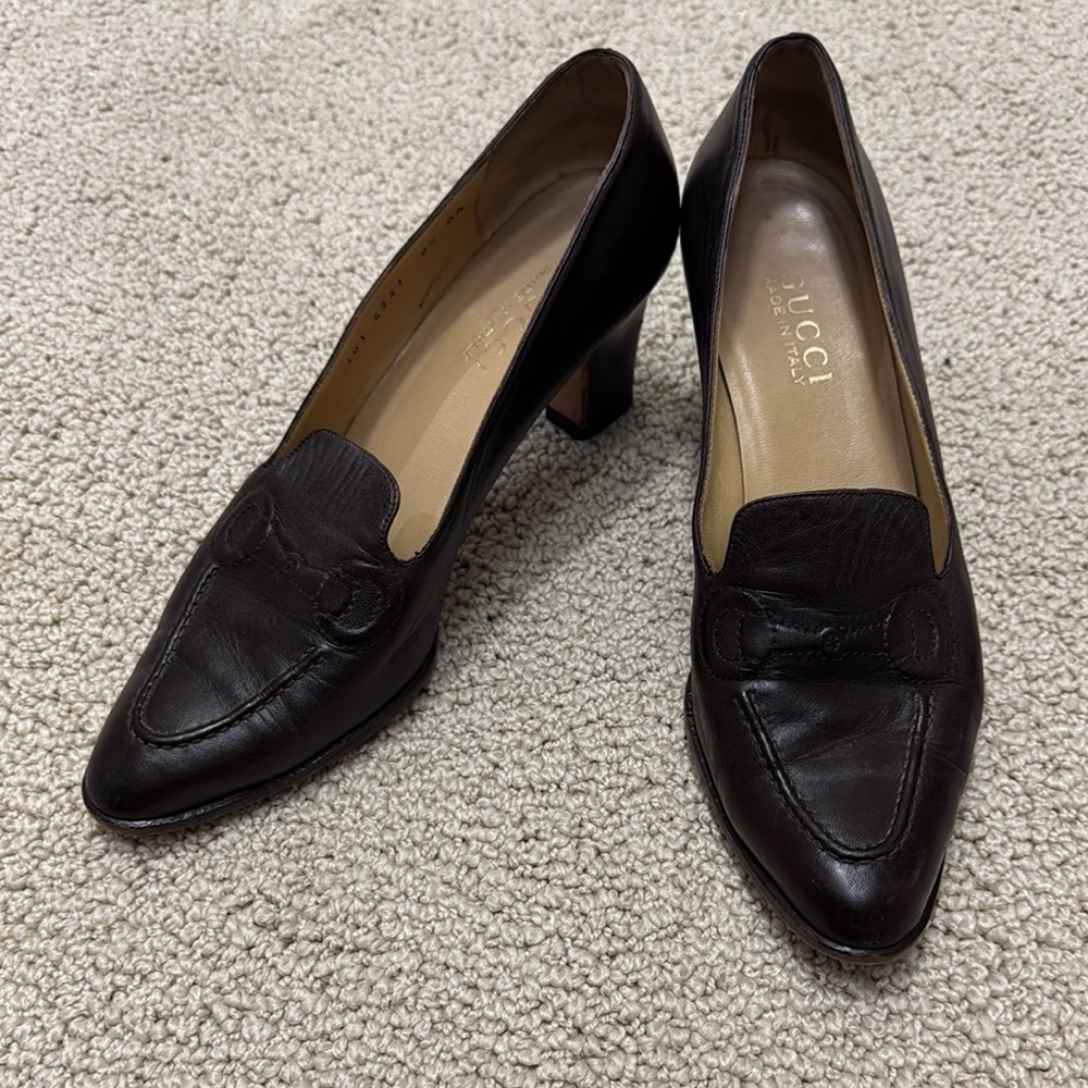 Vintage Gucci Brown Leather Embossed Horsebit Design Pumps